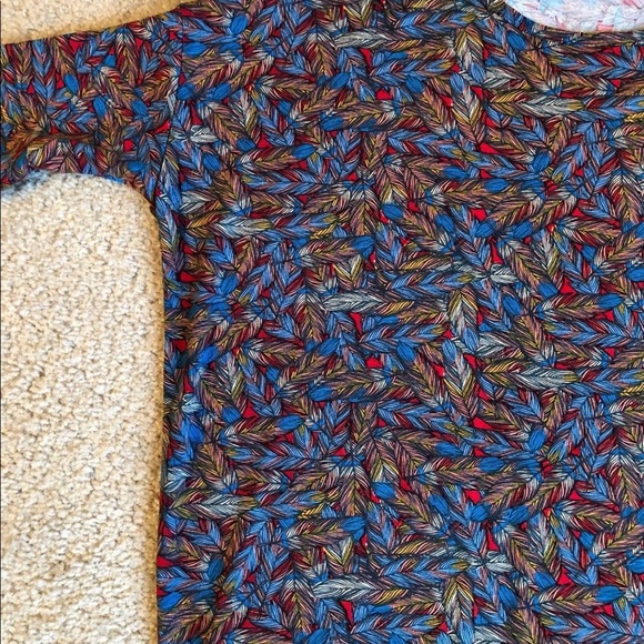 Lularoe Irma feathers top medium - Picture 2 of 6